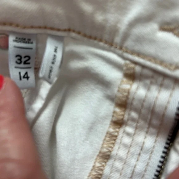 Women's White Jeans - Picture 4 of 4